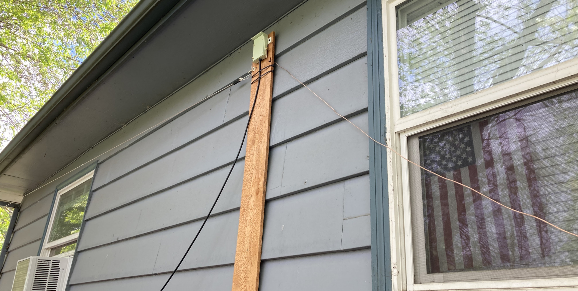 House and housing end of the antenna - other view